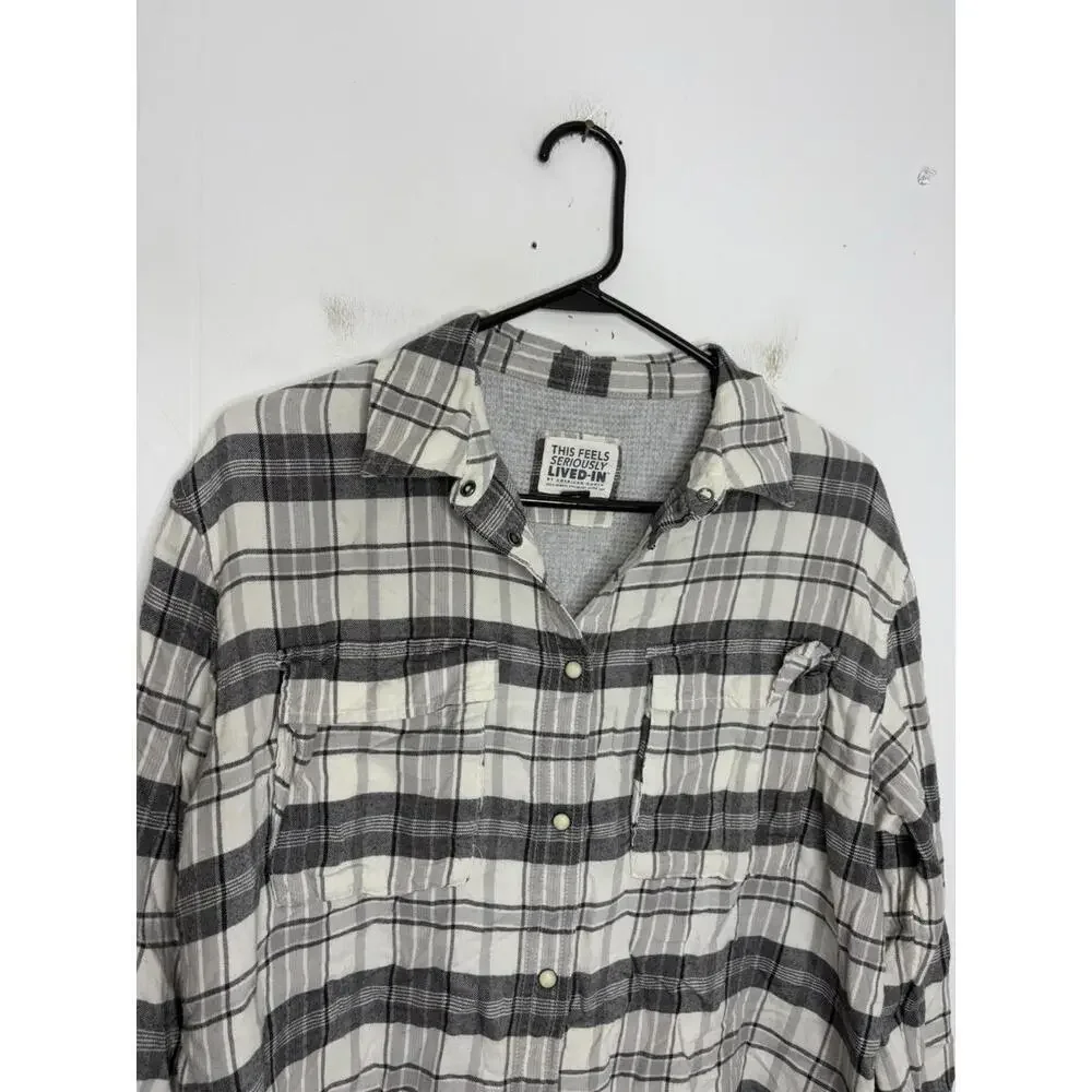 American Eagle Shirt Womens Small This Feels Seriously Lived In Plaid Snap Close